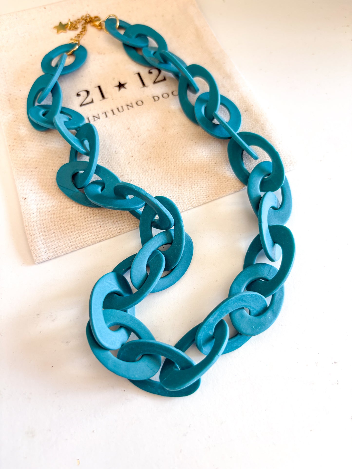 Collar Cadena Azul Petróleo