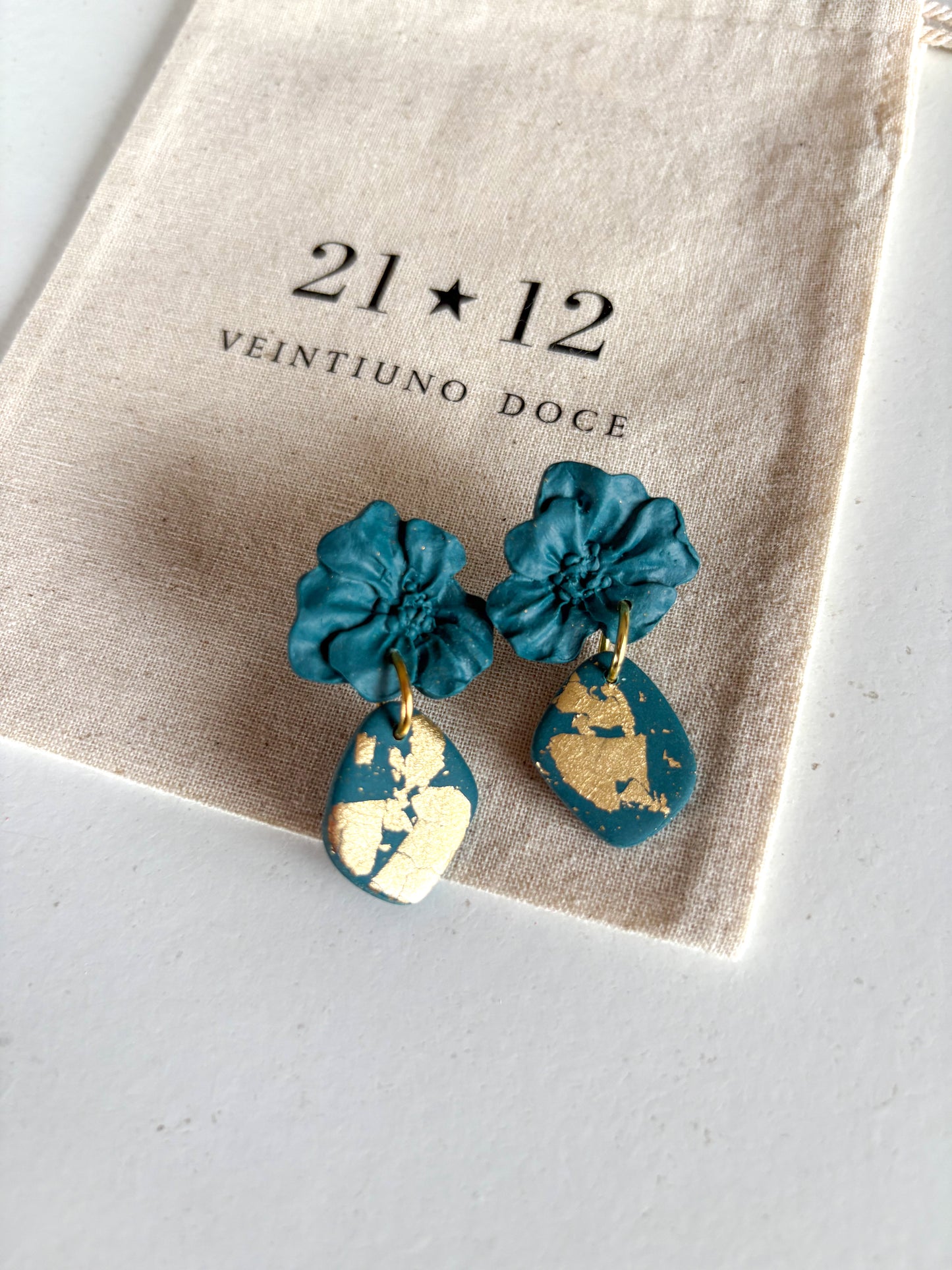 Aros Flora Azul Petróleo / Dorado