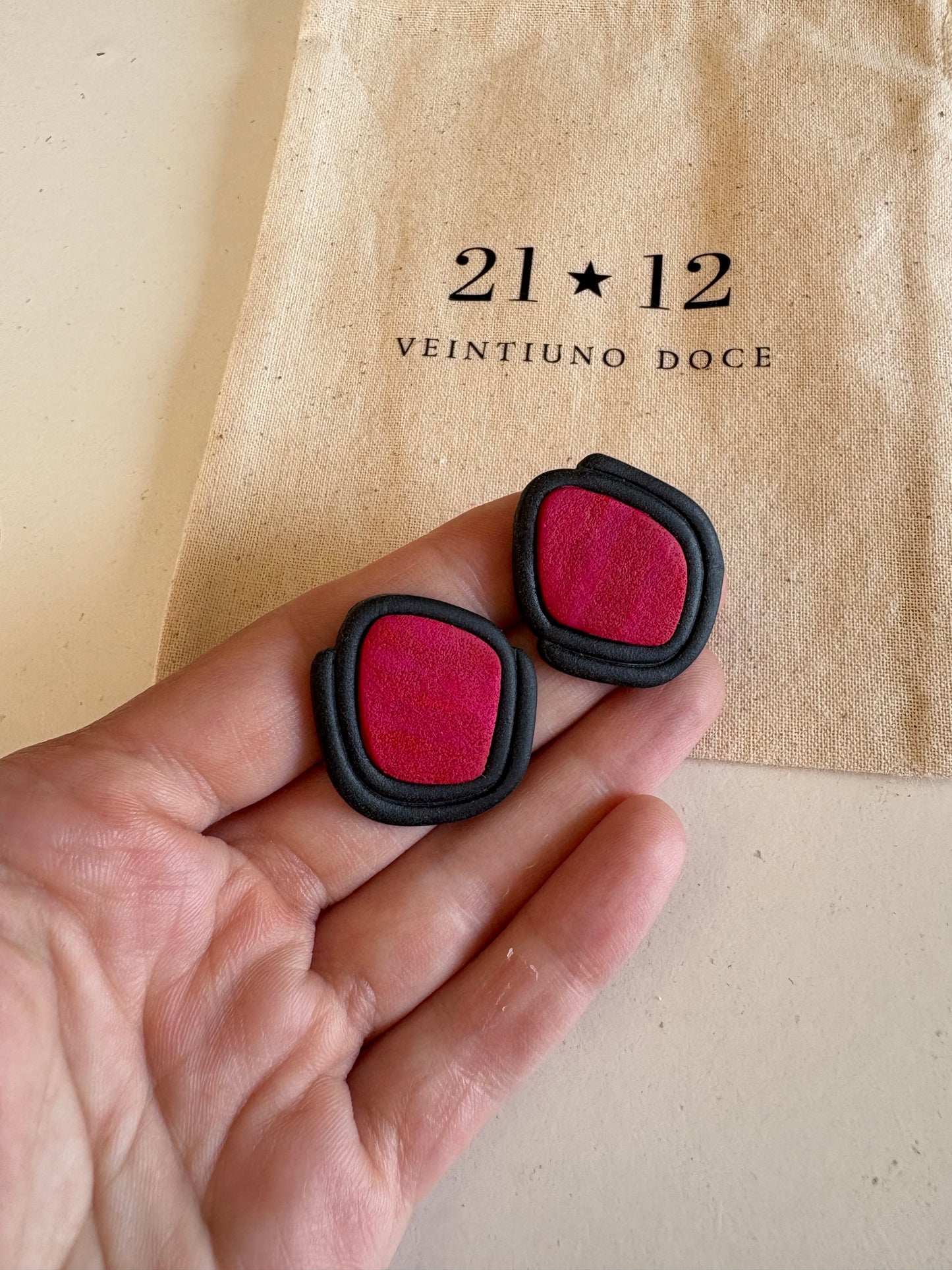 Aros Maida Negro/ Fucsia