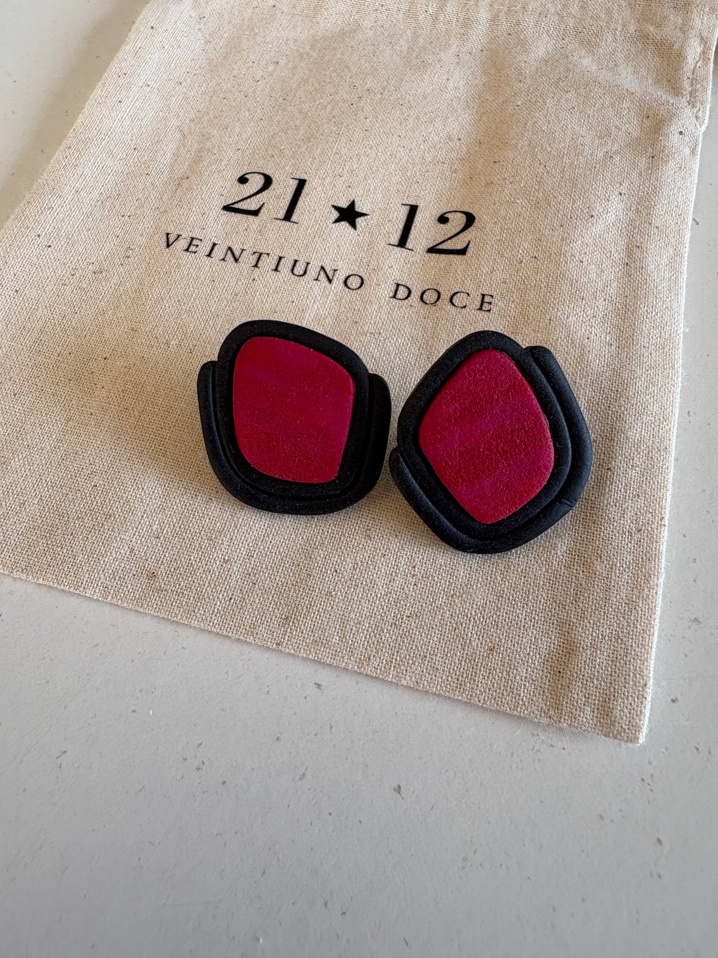 Aros Maida Negro/ Fucsia