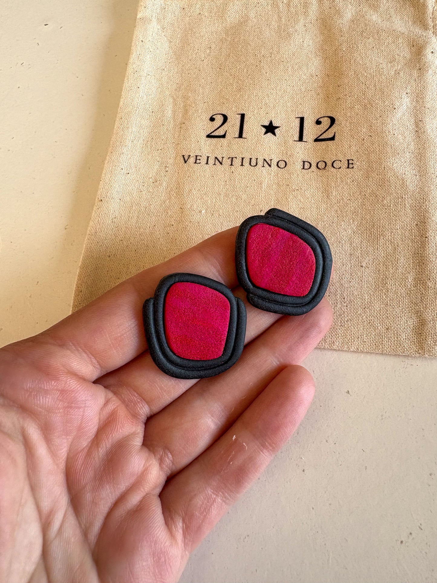 Aros Maida Negro/ Fucsia